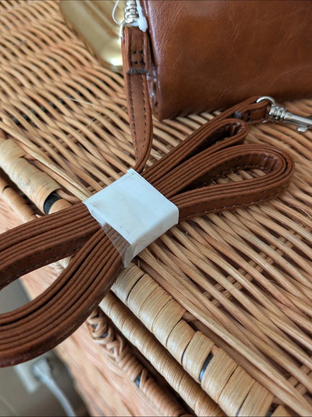 Relic Women's Brown Leather Crossbody Wristlet NWT